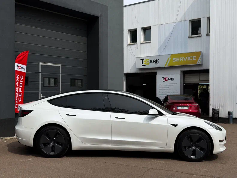 Tesla Model 3 2022 - 11