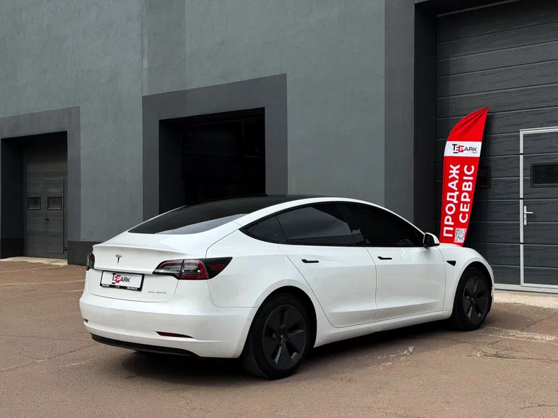 Tesla Model 3 2022 - 12
