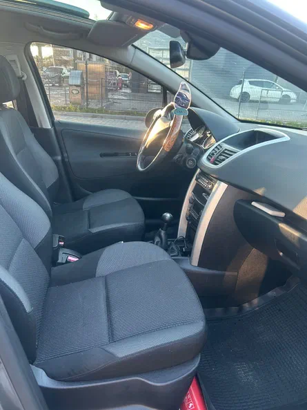Peugeot 207 2012 - 10