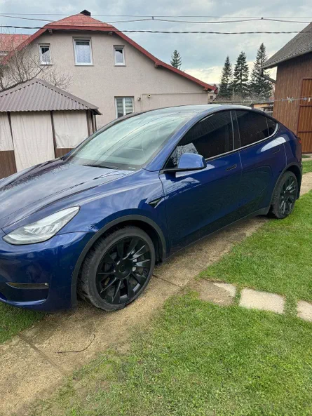 Tesla Model Y 2021 - 1