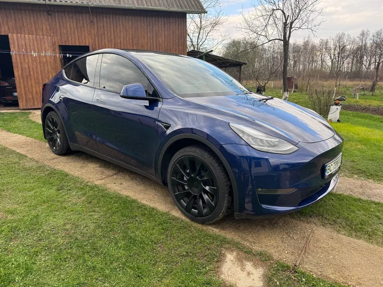 Tesla Model Y 2021 - 8