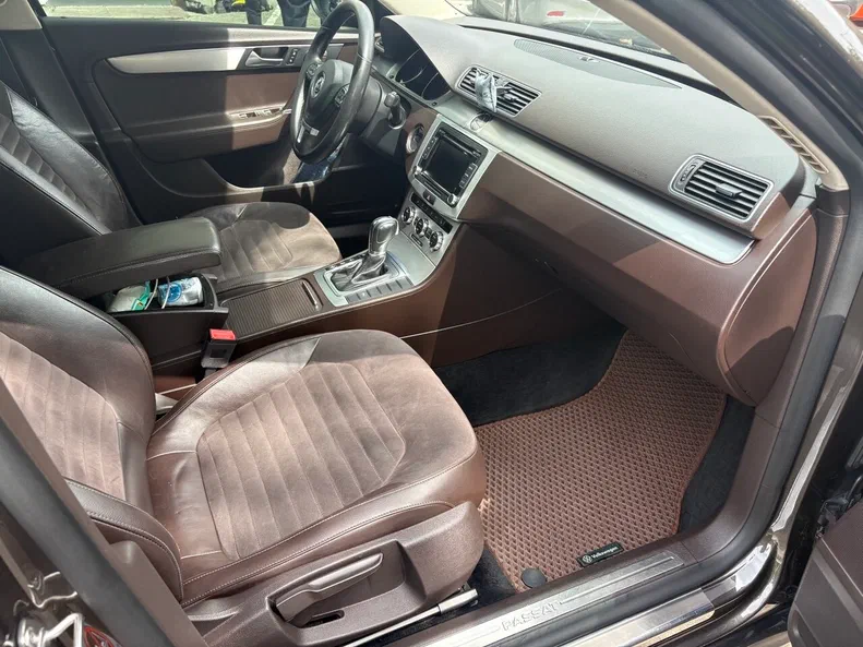 Volkswagen Passat 2012 - 6