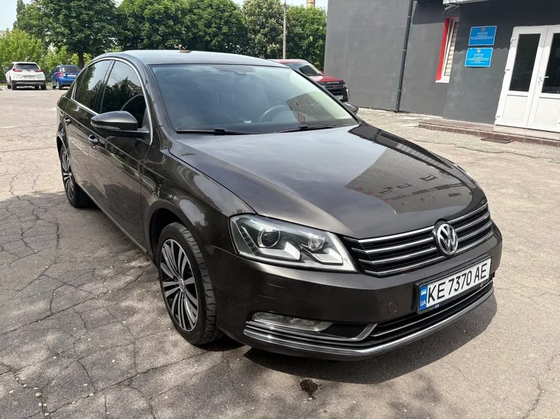 Volkswagen Passat 2012 - 1