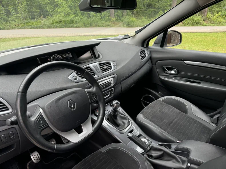 Renault Scenic 2013 - 11