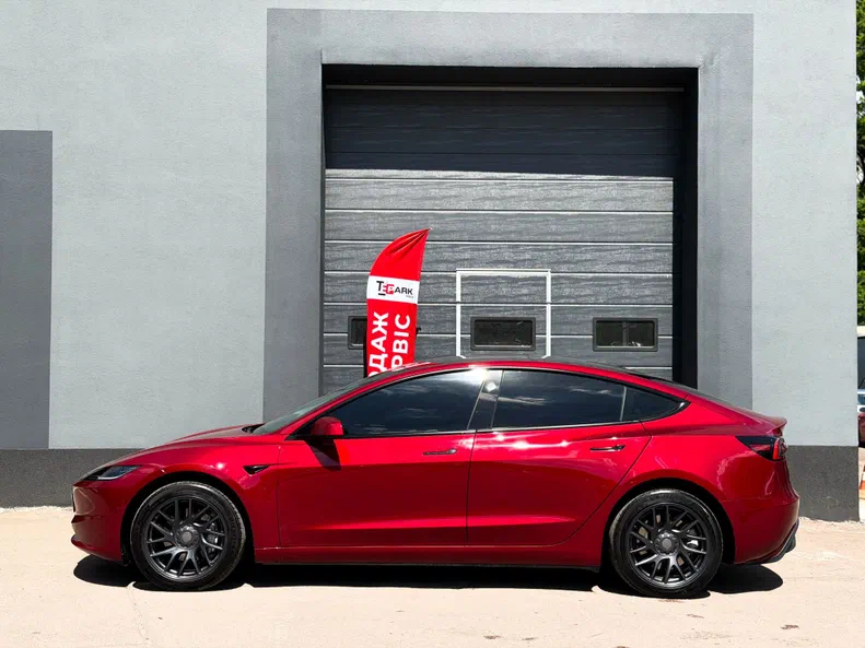 Tesla Model 3 2024 - 9