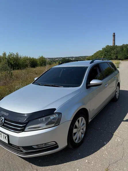 Volkswagen Passat 2011 - 1