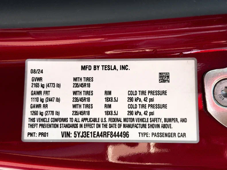 Tesla Model 3 2024 - 26