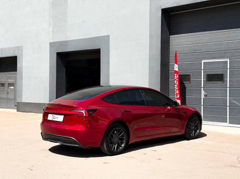 Tesla Model 3 2024 - 12