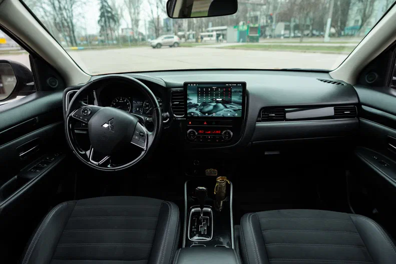 Mitsubishi Outlander 2019 - 9