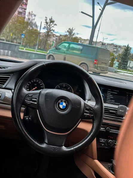 BMW 7 серія 2011 - 27