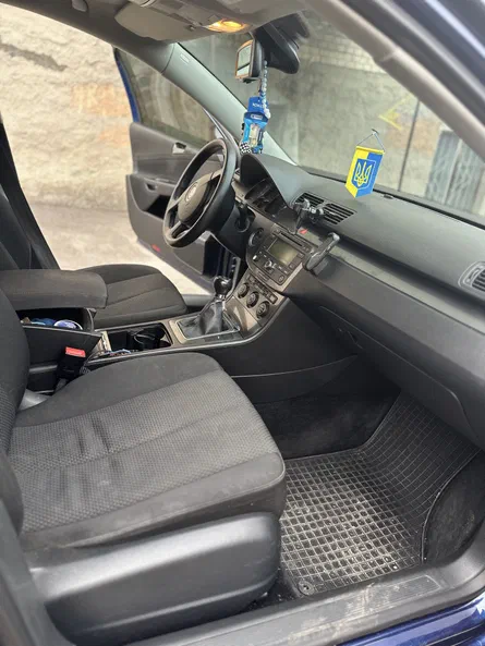 Volkswagen Passat 2005 - 5