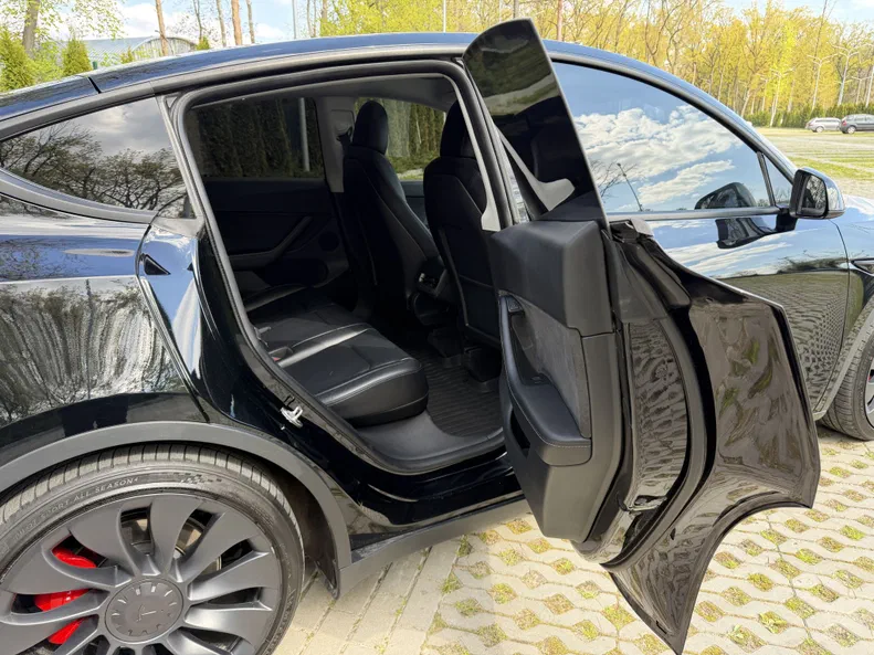 Tesla Model Y 2022 - 27