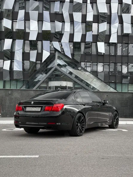 BMW 7 серія 2011 - 10