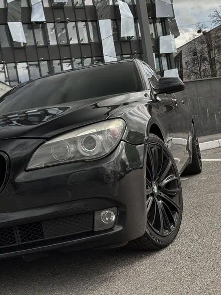 BMW 7 серии 2011