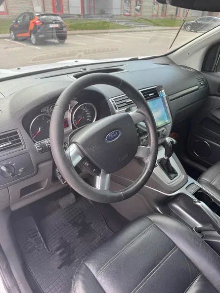 Ford Kuga 2011 - 5