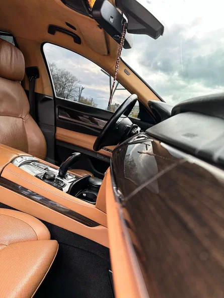 BMW 7 серія 2011 - 29