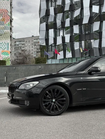 BMW 7 серии 2011