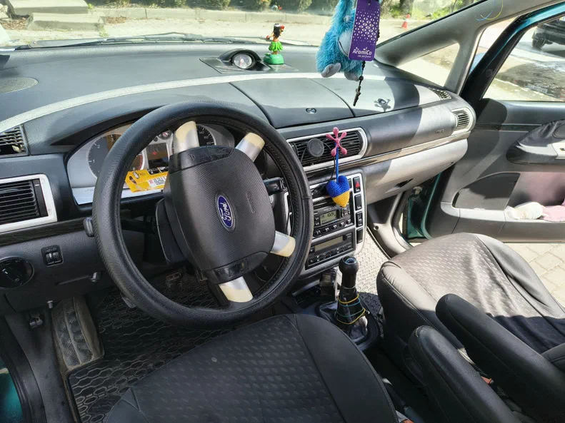 Ford Galaxy 2000 - 12