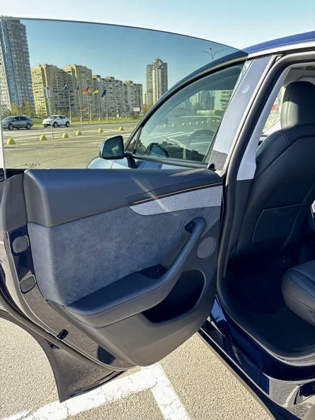 Tesla Model Y 2025 - 11