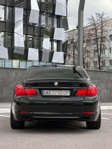 BMW 7 серія 2011 - 16