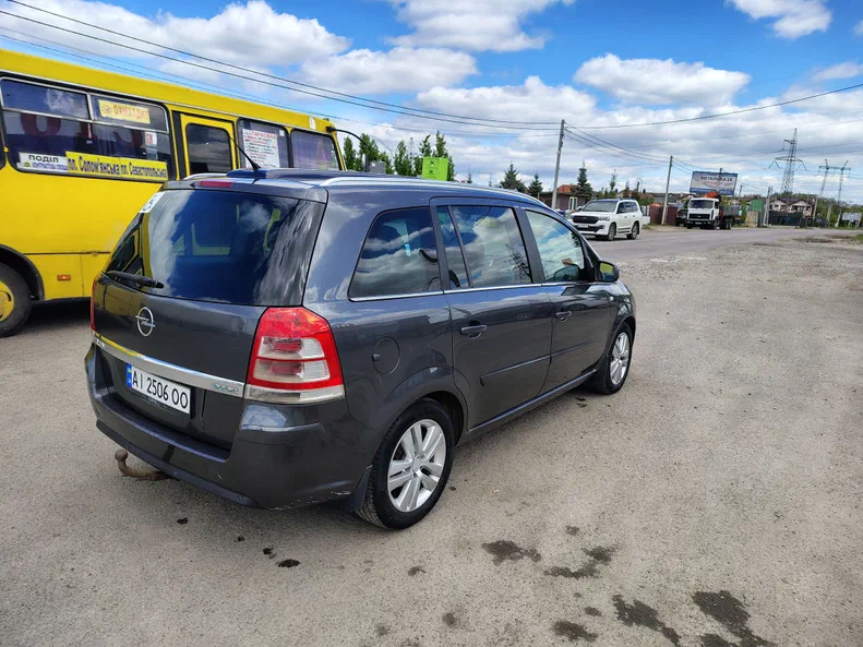 Opel Zafira 2011 - 13