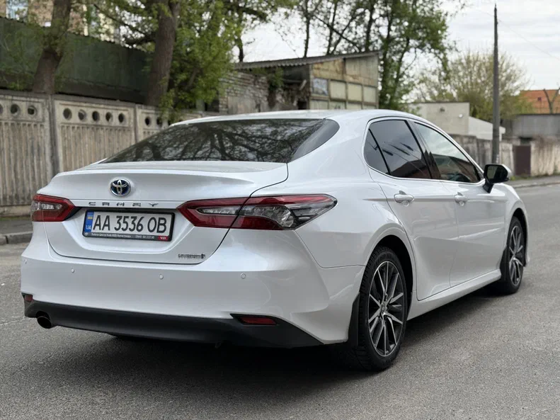 Toyota Camry 2021 - 6