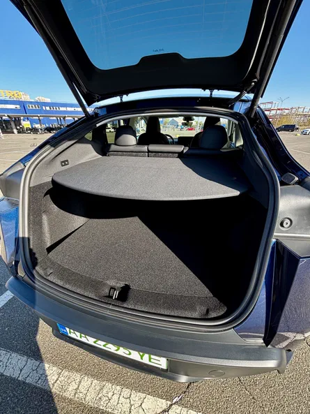Tesla Model Y 2025 - 17