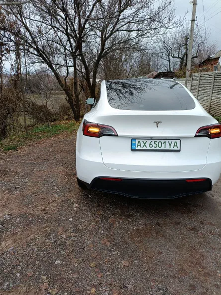 Tesla Model Y 2022 - 5