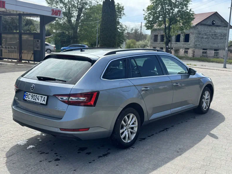 Skoda Superb 2019 - 5