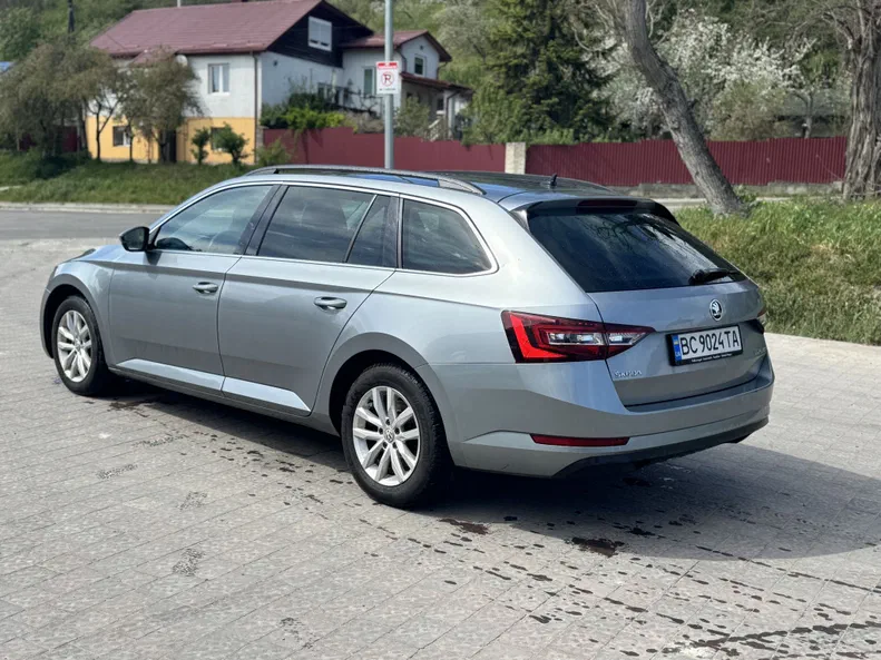 Skoda Superb 2019 - 6