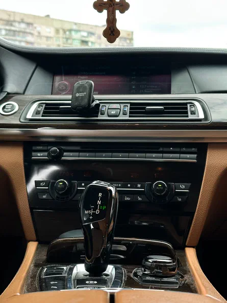 BMW 7 серія 2011 - 28