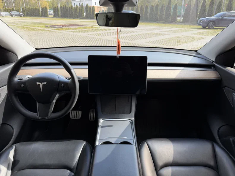 Tesla Model Y 2022 - 22