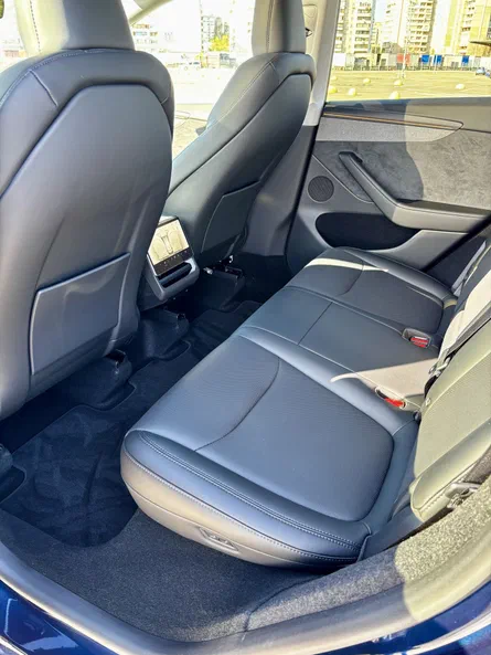 Tesla Model Y 2025 - 10