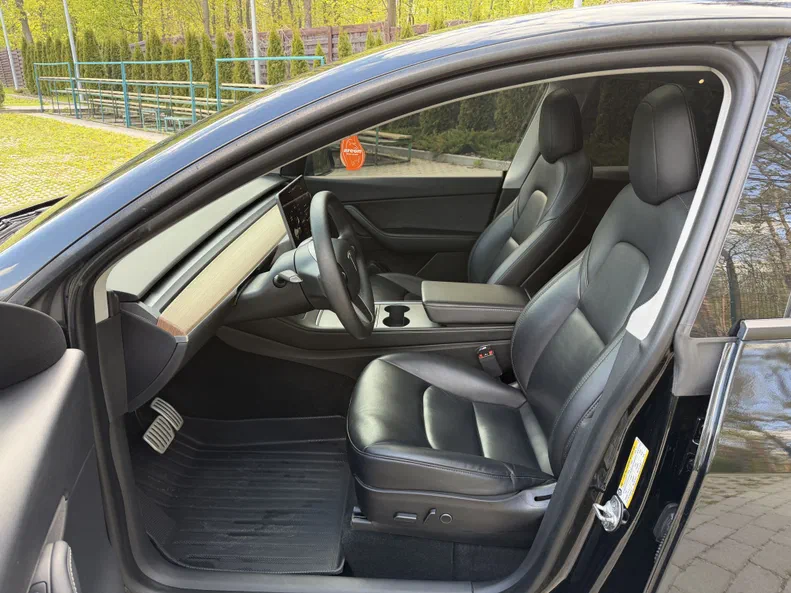 Tesla Model Y 2022 - 17