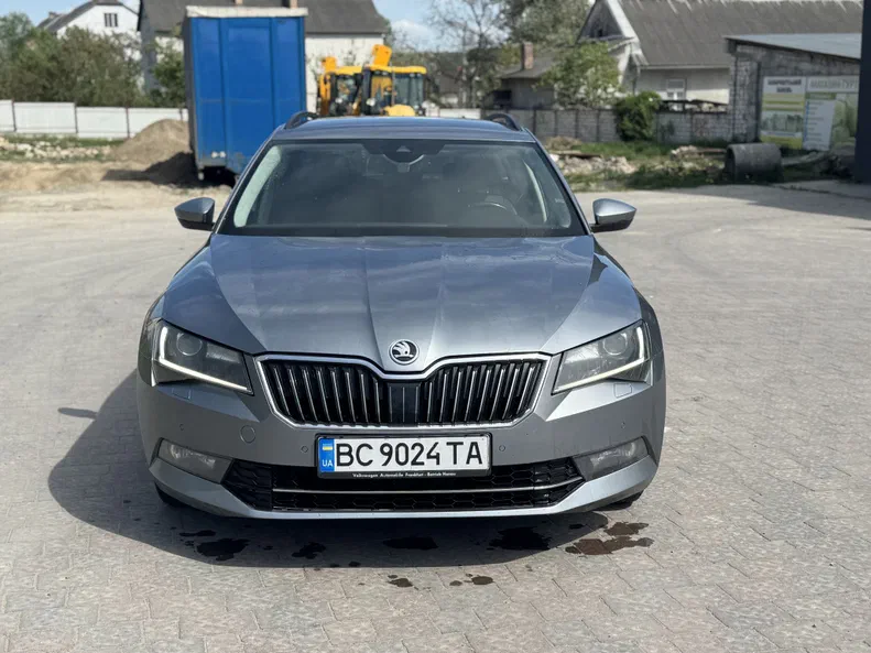 Skoda Superb 2019 - 1