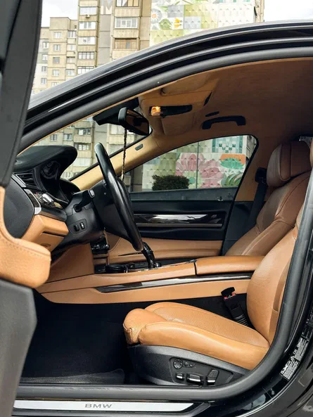 BMW 7 серія 2011 - 24