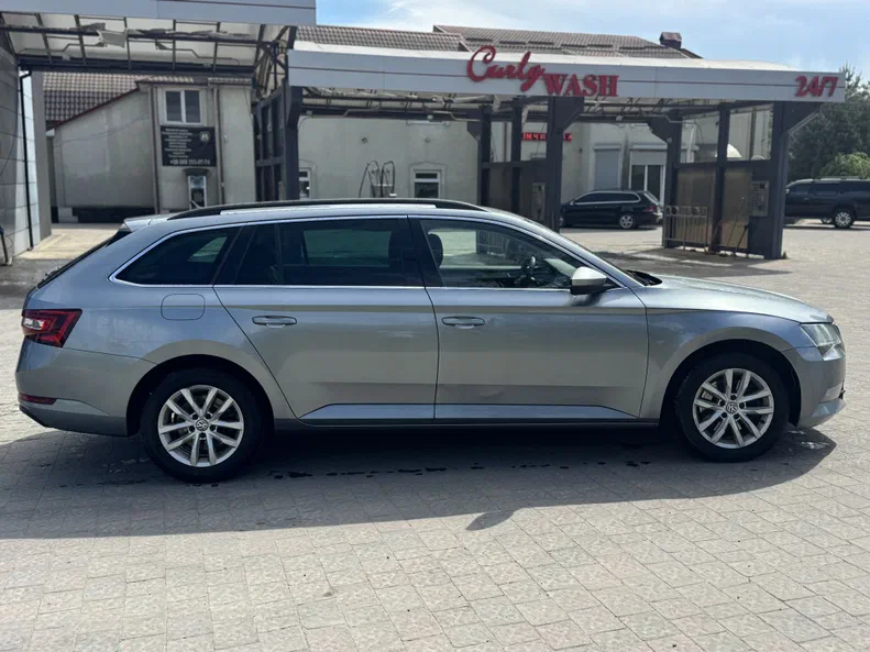 Skoda Superb 2019 - 3