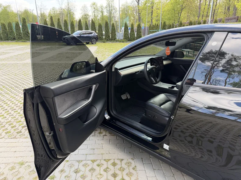 Tesla Model Y 2022 - 16