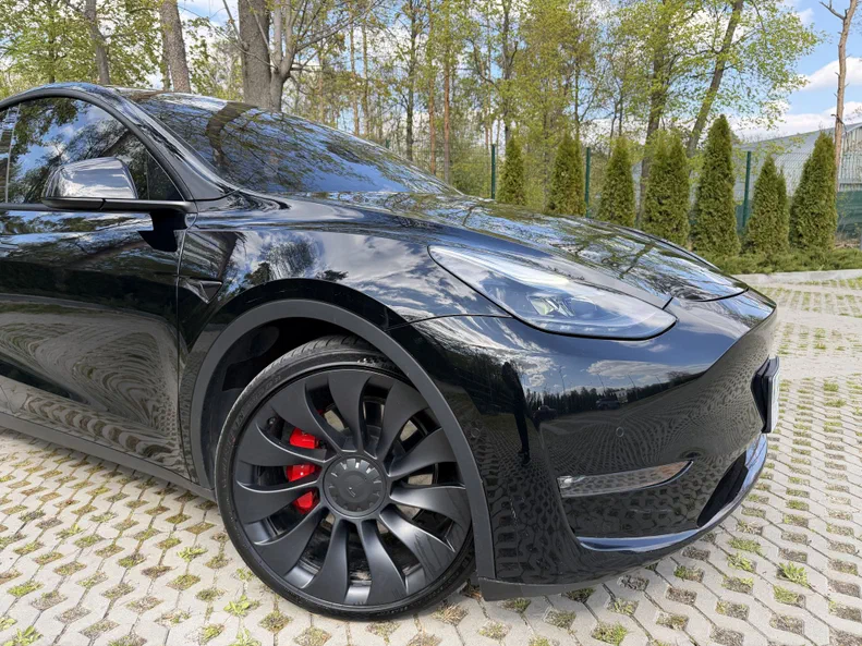 Tesla Model Y 2022 - 15
