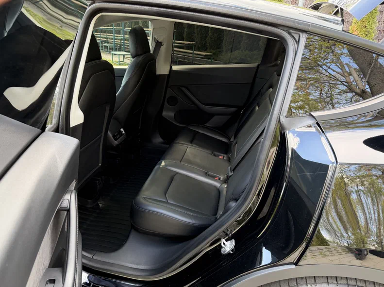 Tesla Model Y 2022 - 19