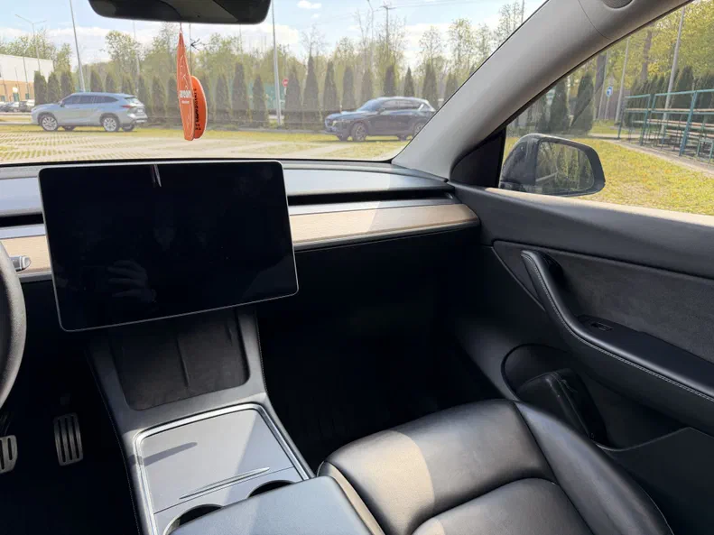 Tesla Model Y 2022 - 21
