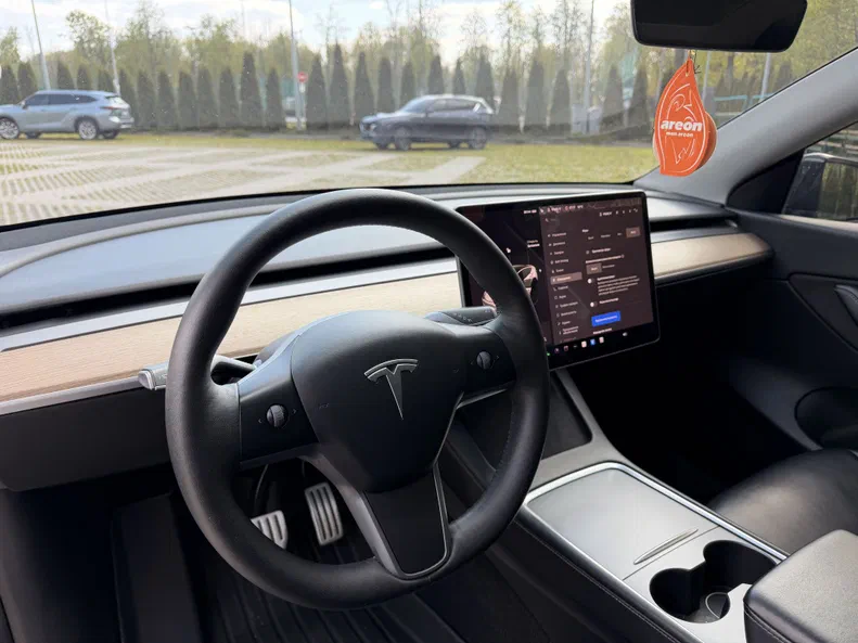 Tesla Model Y 2022 - 23