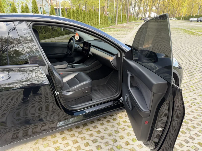 Tesla Model Y 2022 - 28