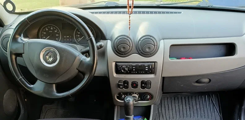 Renault Sandero 2010 - 11