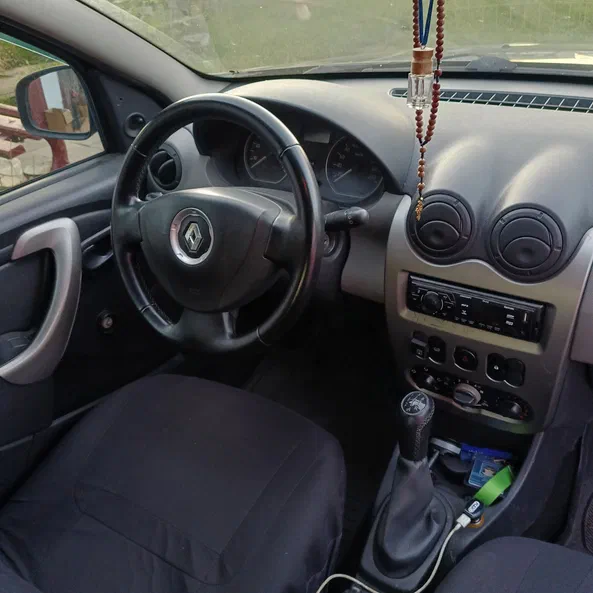 Renault Sandero 2010 - 10