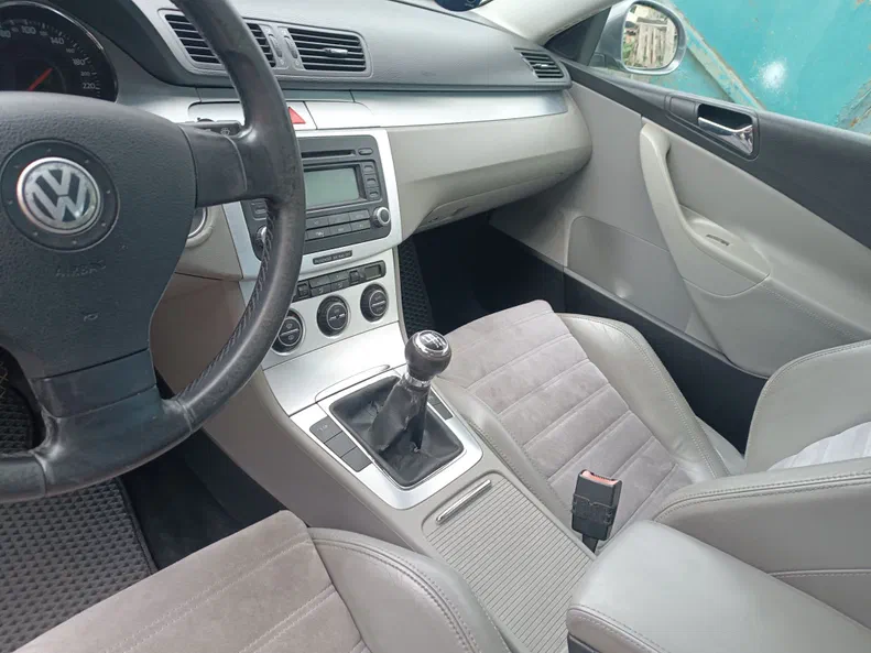 Volkswagen Passat 2005 - 8