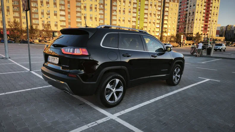 Jeep Cherokee 2019 - 10