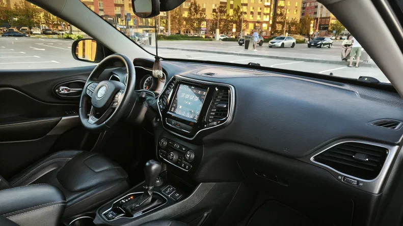 Jeep Cherokee 2019 - 12