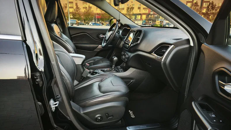Jeep Cherokee 2019 - 18