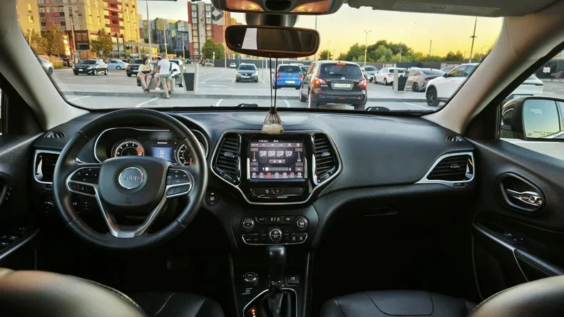 Jeep Cherokee 2019 - 11